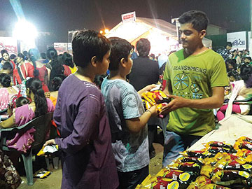 Free Distribution of New Chip Packets at Navratri 2016, Rajkot